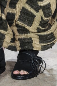 detail-defile-uma-wang-printemps-ete-2018-paris-detail-5.thumb.jpg.3e687dea3a5afa1286e1c543fc0ae477.jpg
