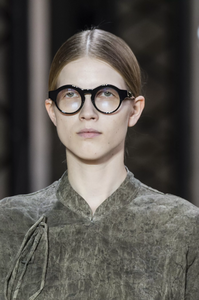detail-defile-uma-wang-printemps-ete-2018-paris-detail-75.thumb.jpg.cbe5d2529e974966c0eea85209f8b236.jpg