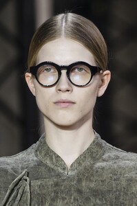 detail-defile-uma-wang-printemps-ete-2018-paris-detail-76.thumb.jpg.162593aa6dc951f10e8be54dde1a5c3d.jpg