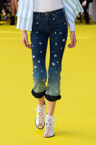 detail-defile-victoriatomas-printemps-ete-2019-paris-detail-5.thumb.jpg.30844fd0de7787b7c8f4bac84366e118.jpg