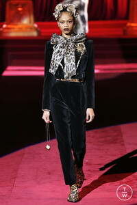 dolce-and-gabbana-aw19-0027-ab9edc.thumb.jpg.069d865d7763adf3210d33808e06c346.jpg