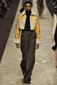fendi-aw19-0005-b025ac.thumb.jpg.41726ce9ffc9335fa04d7e0d633e6b5b.jpg