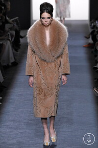 fendi-caw18-0040-b2f276.thumb.jpg.9b496b950845228f2488df3d9a29df92.jpg