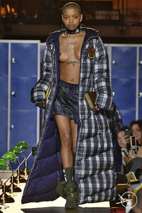 fenty-puma-rhianna-aw17-0001-526bc8.thumb.jpg.9d01900e259d8293cdc2b9dd81a3b5f7.jpg