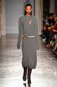 gabriele-colangelo-aw20-0007-daf8ea.thumb.jpg.09453693253554bda2cbd204e876fc79.jpg