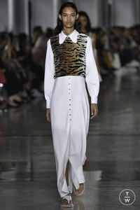 giambatista-valli-ss19-0005-22c5cd.thumb.jpg.85e72fe30f986be6b23315311bcc1c8e.jpg