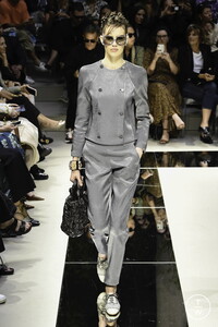 giorgio-armani-ss20-0001-c4588b.thumb.jpg.8bebf68d6756fe0d58550251516b7d1d.jpg