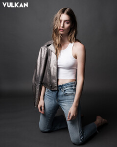 girl03.jpg