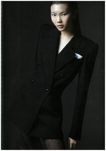 harpers_bazaar_nov19_sherry_wee_khim_jeffrey_yan_64a6288e07c68636cea6a0d1120543af6.thumb.jpg.84bd9b7cb40113e1fbccb778a1dfd540.jpg