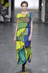 issey-miyake-aw19-0020-edbeba.thumb.jpg.66000cd7ac041441b1075ff42ed2de37.jpg