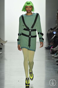 jeremy-scott-aw18-0032-556aa3.thumb.jpg.1493e79a02478ee1bec09d9a4d3acbfa.jpg
