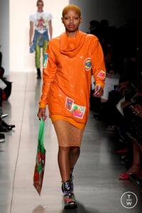 jeremy-scott-ss18-006-a4ce3d.thumb.jpg.1891d101a966ecd8831d32907e192cbe.jpg