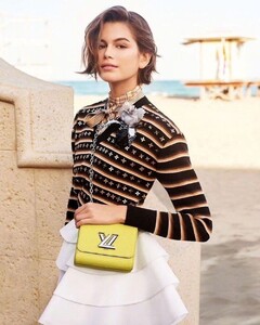 kaia-gerber-for-louis-vuitton-twist-bags-for-spring-2020-campaign-1.jpg