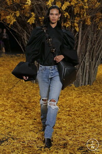khaite-aw19-0007-145b0f.thumb.jpg.146834a63c4a6770734fc8028567bec9.jpg