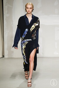krizia-ss18-0002-527c4b.thumb.jpg.7964865e2ecf152086fcc02d908bd8f5.jpg