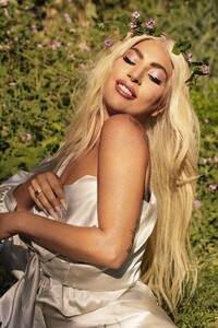 lady-gaga-photoshoot-for-haus-laboratories-2019-5.jpg