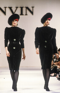 lanvin-fw-1984-1.thumb.jpg.08186aff121fe46baa1416a38be00618.jpg