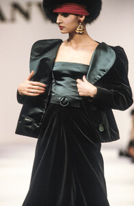 lanvin-fw-1984-3.thumb.jpg.08532a141066447f89310bab629513da.jpg