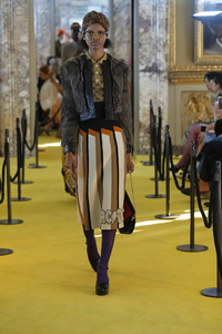 le-defile-gucci-croisiere-2017-2018-photo-76.thumb.jpg.bc3724481ab173ba19f788b7f968687f.jpg