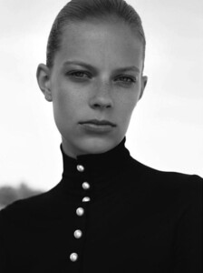 lexi-boling-by-karim-sadli-for-the-gentlewoman-magazine-10-fall-winter-2014-2015-3.thumb.jpg.e07662a20ea5977574f75c6bd9be81af.jpg