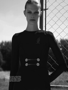 lexi-boling-by-karim-sadli-for-the-gentlewoman-magazine-10-fall-winter-2014-2015-7.thumb.jpg.d4e282b37168f2e43c5e028a57bb7d0c.jpg