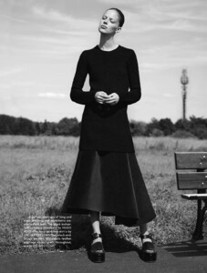 lexi-boling-by-karim-sadli-for-the-gentlewoman-magazine-10-fall-winter-2014-2015.thumb.jpg.3dc6369fdff8ac5a65c2a06a4dd7f116.jpg