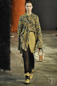 loewe-ss19-0070-0ed8fd.thumb.jpg.3733b7a9910cdaff27b2afac7a09455a.jpg