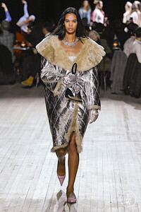 marc-jacobs-aw20-0065-78891b.thumb.jpg.29079907a4bce6c0b853c4893aed9a89.jpg