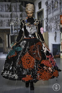 matty-bovan-aw19-0024-923690.thumb.jpg.c18bd66dabd0d06f314c34270b809e0c.jpg