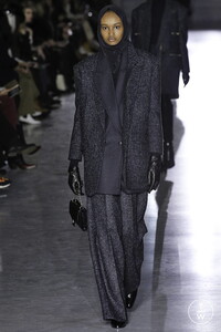 max-mara-aw19-0040-b93a91.thumb.jpg.c18e2bd1f0cb200419775022f4eb9d18.jpg