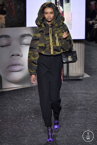 miu-miu-aw19-0013-71a7fb.thumb.jpg.17603020efcf46eacc7faf76fd9fb228.jpg