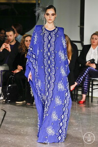 naeem-khan-aw20-0021-2963c9.thumb.jpg.8b8c5f3dbd792cee5ded9507df71c07a.jpg