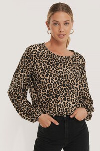 nakd_ballon_sleeve_leo_blouse_1014-000696-0141_01a_r.jpg