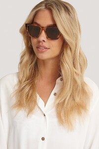 nakd_basic_squared_sunglasses_1015-002648-0258_01l.jpg