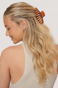 nakd_big_round_resin_hairclip_1015-002982-0017_01l.jpg