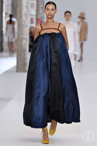 nina-ricci-aw19-0012-759654.thumb.jpg.26417971fc9a5017f635fcca8be69d73.jpg