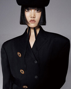 pan-haowen-vogue-china-june-2020-7.thumb.jpg.986a443cfaaf2f6e21e3772bad8d31bf.jpg