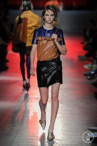 prada-resort-19-012-0a3d15.thumb.jpg.fb8d223b56af4a68e1ac99328c59e30d.jpg