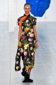 preen-by-thornton-bregazzi-aw18-0018-59e155.thumb.jpg.10fdac716ddbaefba8ed859b1e7d91c7.jpg