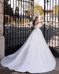 pronovias_100528787_661032471403215_8119829218854953801_n.jpg