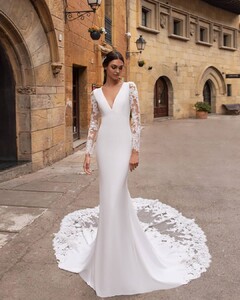 pronovias_95715927_596072734595235_1454778038698797585_n.jpg