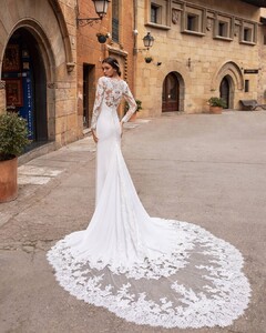 pronovias_95821439_2519413688374994_2543271132012043010_n.jpg