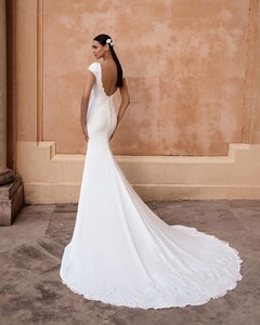 pronovias_95896688_276998069995582_2960910587800786795_n.jpg