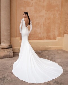 pronovias_96133573_1623258291184139_1724986976324920584_n.jpg