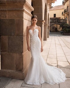 pronovias_96171114_573007003615868_5654358167002750360_n.jpg