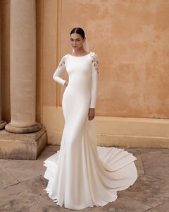 pronovias_96436879_281898439875742_6502591895290703896_n.jpg