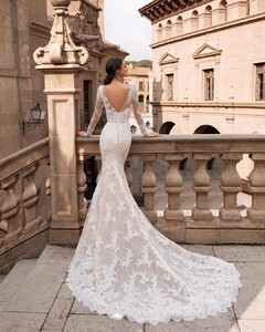 pronovias_97121723_542315523095783_4112780764413774523_n.jpg