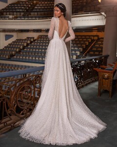 pronovias_97347654_555965485343783_6299955110043880437_n.jpg