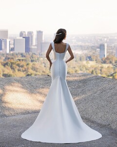 pronovias_97373755_641159083406246_8597634471536645453_n.jpg