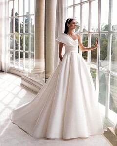 pronovias_97536620_883367512131744_3319173985457597180_n.jpg